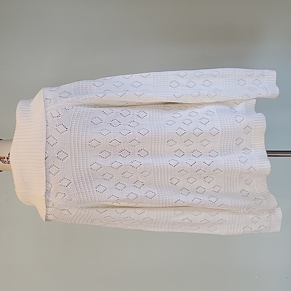 Croft & BARROW off-white cowl neck sweater. Size is 1X. Nice pattern. - Picture 3 of 8